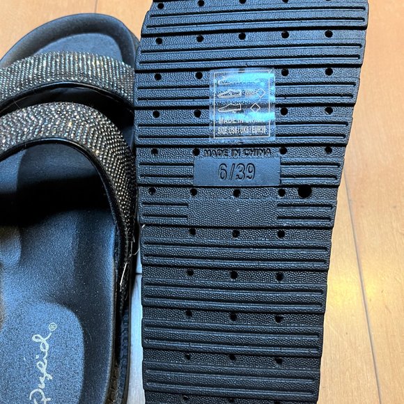 NWOT Sparkle slides - Picture 3 of 4